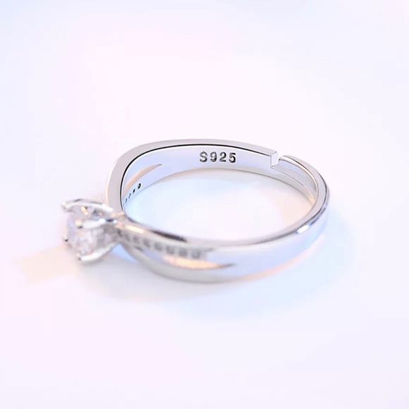 925 Sterling Silver Cubic Zirconia Cross Ring - Picture 5 of 5